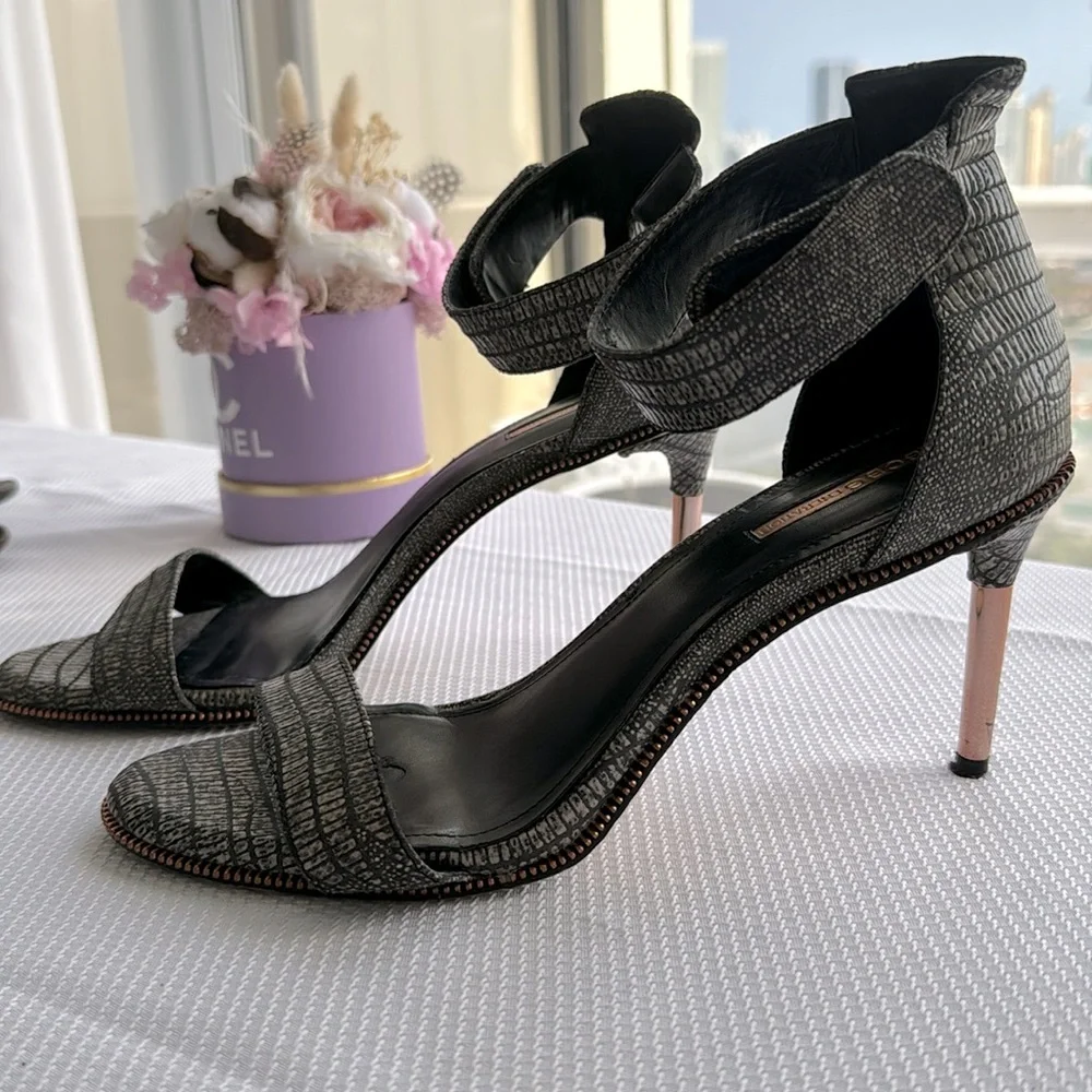 BCBG sandals size 9 - Picture 4 of 9